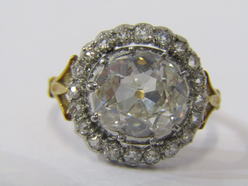 IMPRESSIVE 18ct YELLOW GOLD DIAMOND RING, principal old cushion cut diamond surrounded by further - Image 11 of 11