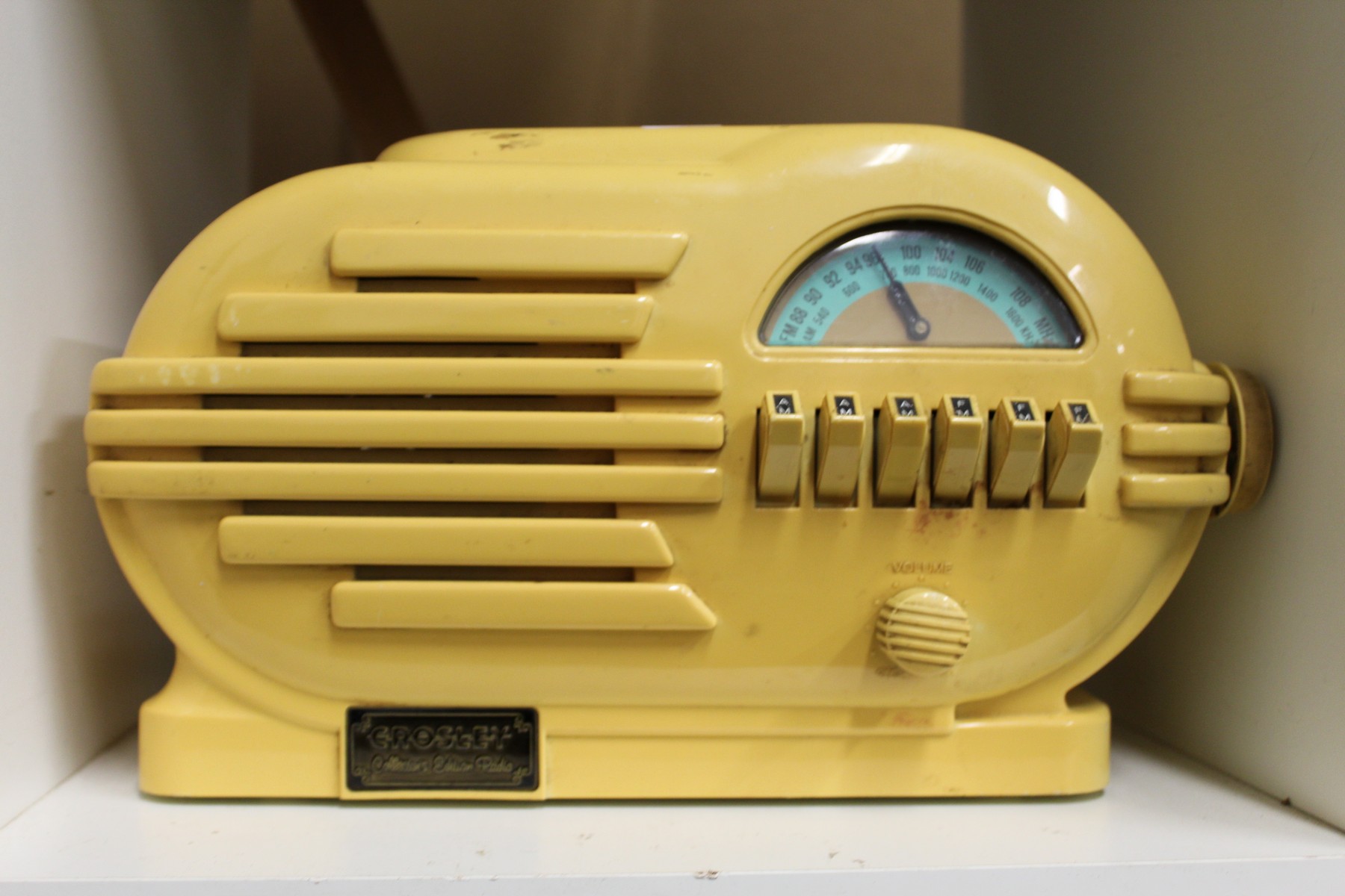 A Bakelite style radio / cassette player.