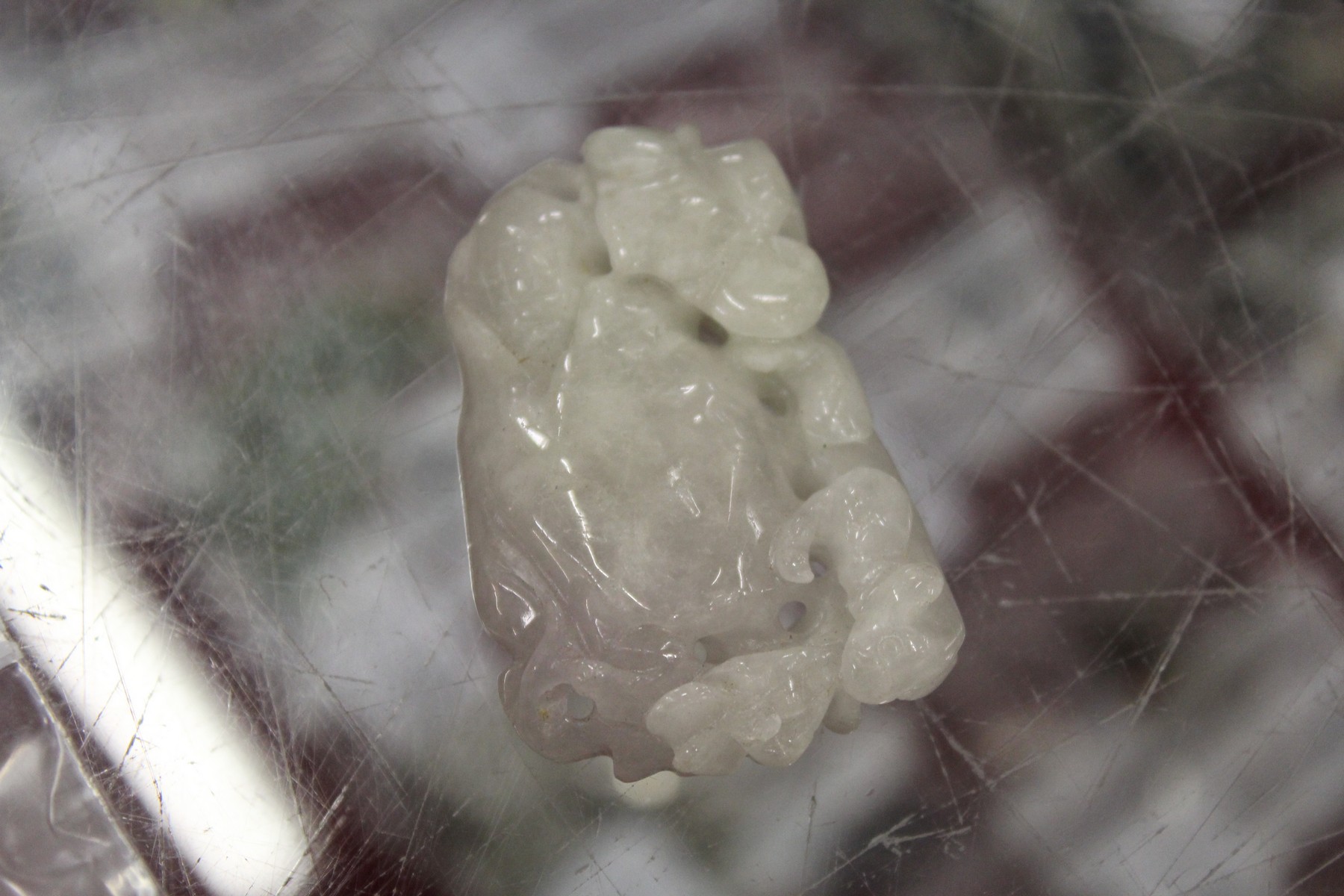 A Chinese carved jade amulet / pebble.