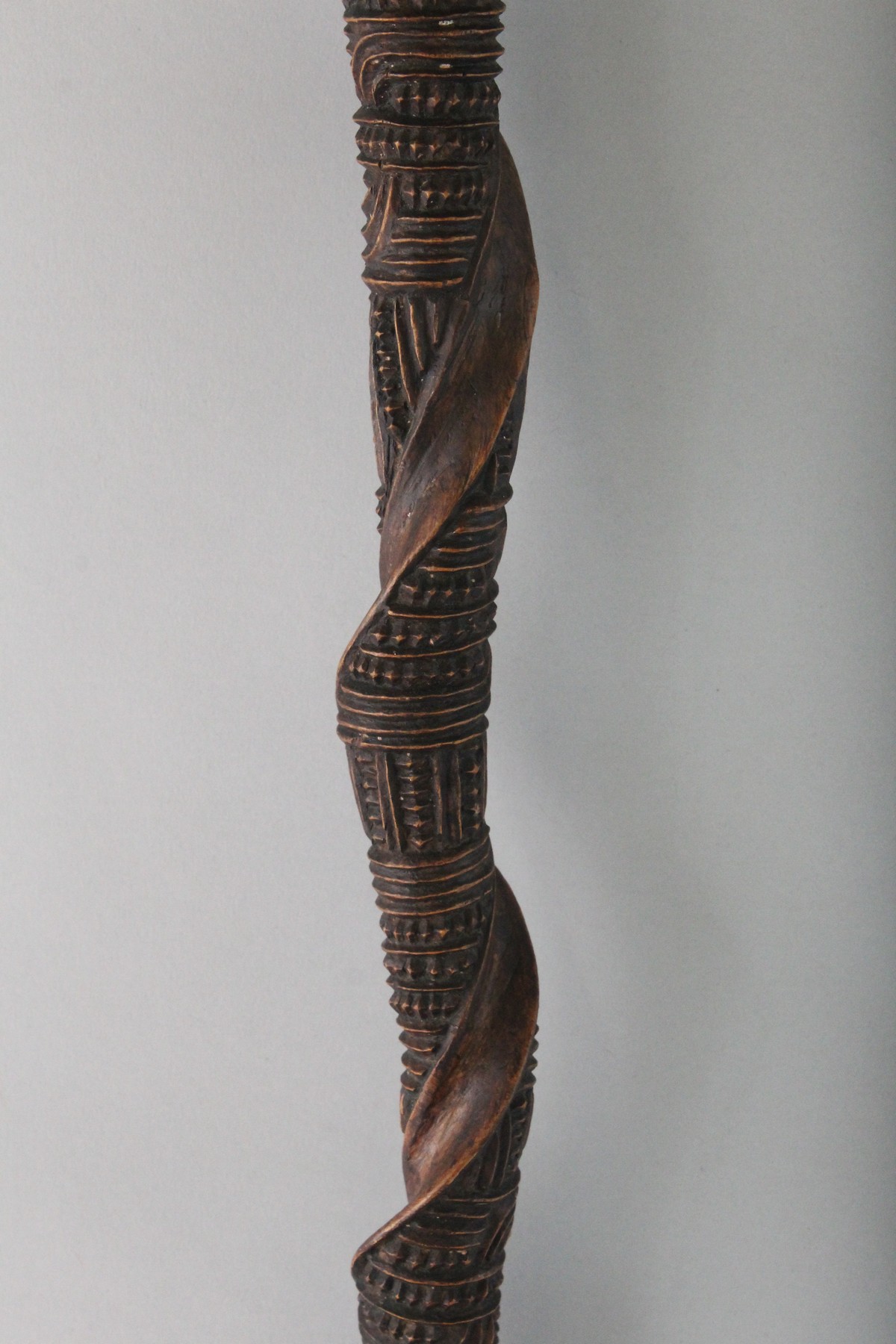 A MAORI ORACLES STAFF (TOKOTOKO). 32ins long. - Image 2 of 5