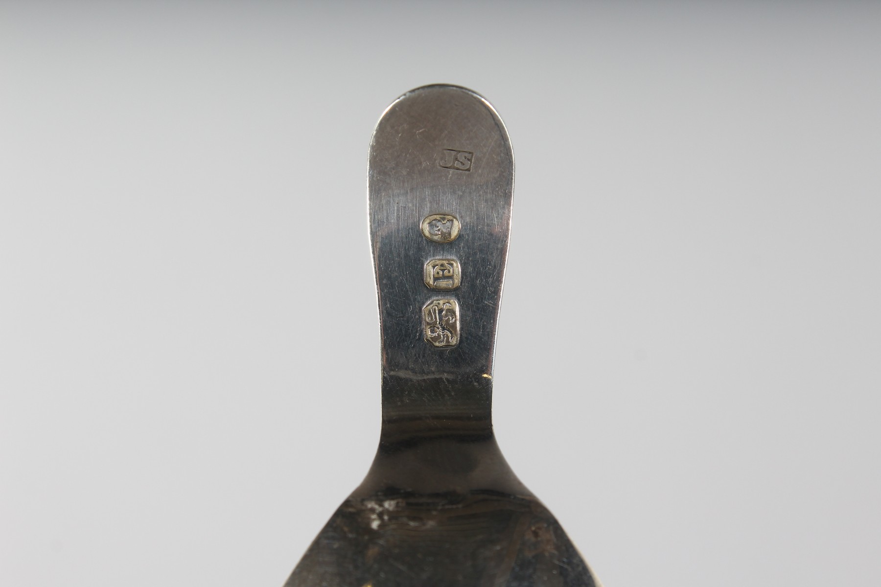 A GEORGE III BRIGHT CUT CADDY SPOON. London 1801. - Image 3 of 3