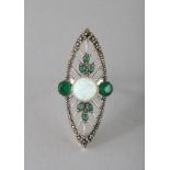 A SILVER, FAUX EMERALD AND OPAL RING.