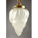 A FROSTED GLASS HANGING LIGHT FITTING.