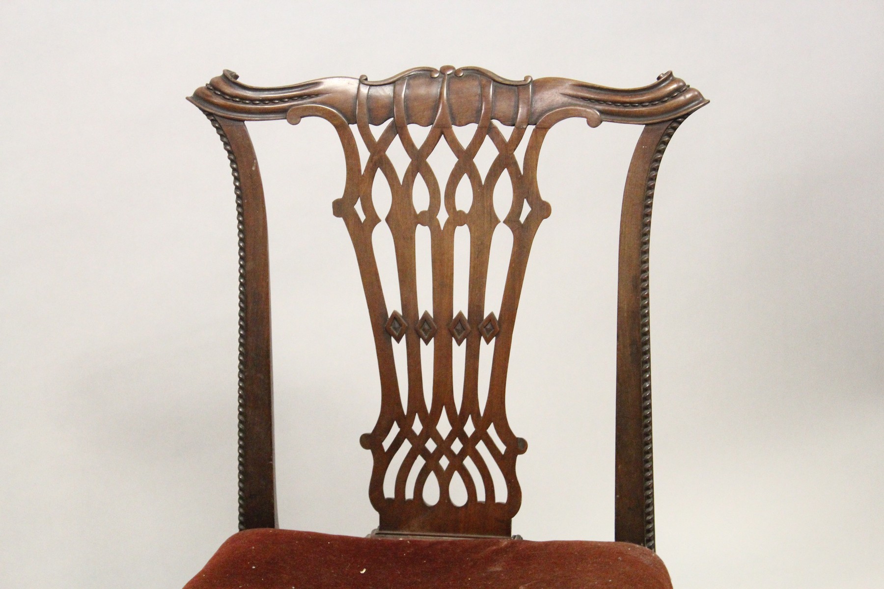 A CHIPPENDALE STYLE MAHOGANY SINGLE CHAIR, early 20th century, with carved cresting rail, pierced - Image 2 of 5