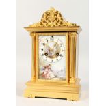 A LATE 19TH/EARLY 20TH CENTURY FRENCH GILT METAL MANTLE CLOCK, with eight-day movement striking on a