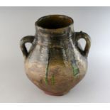 AN 18TH CENTURY TWIN HANDLED GREEN OCHRE GLAZED POT. 10.5ins high.