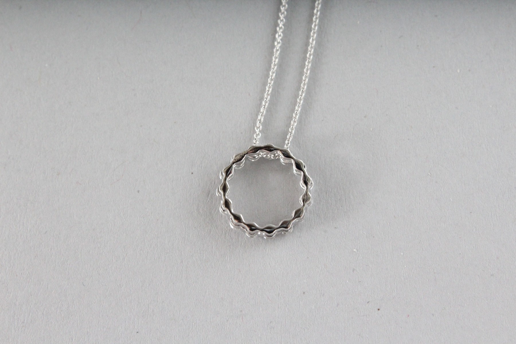 AN 18CT WHITE GOLD CHAIN WITH DIAMOND RING. - Image 4 of 4