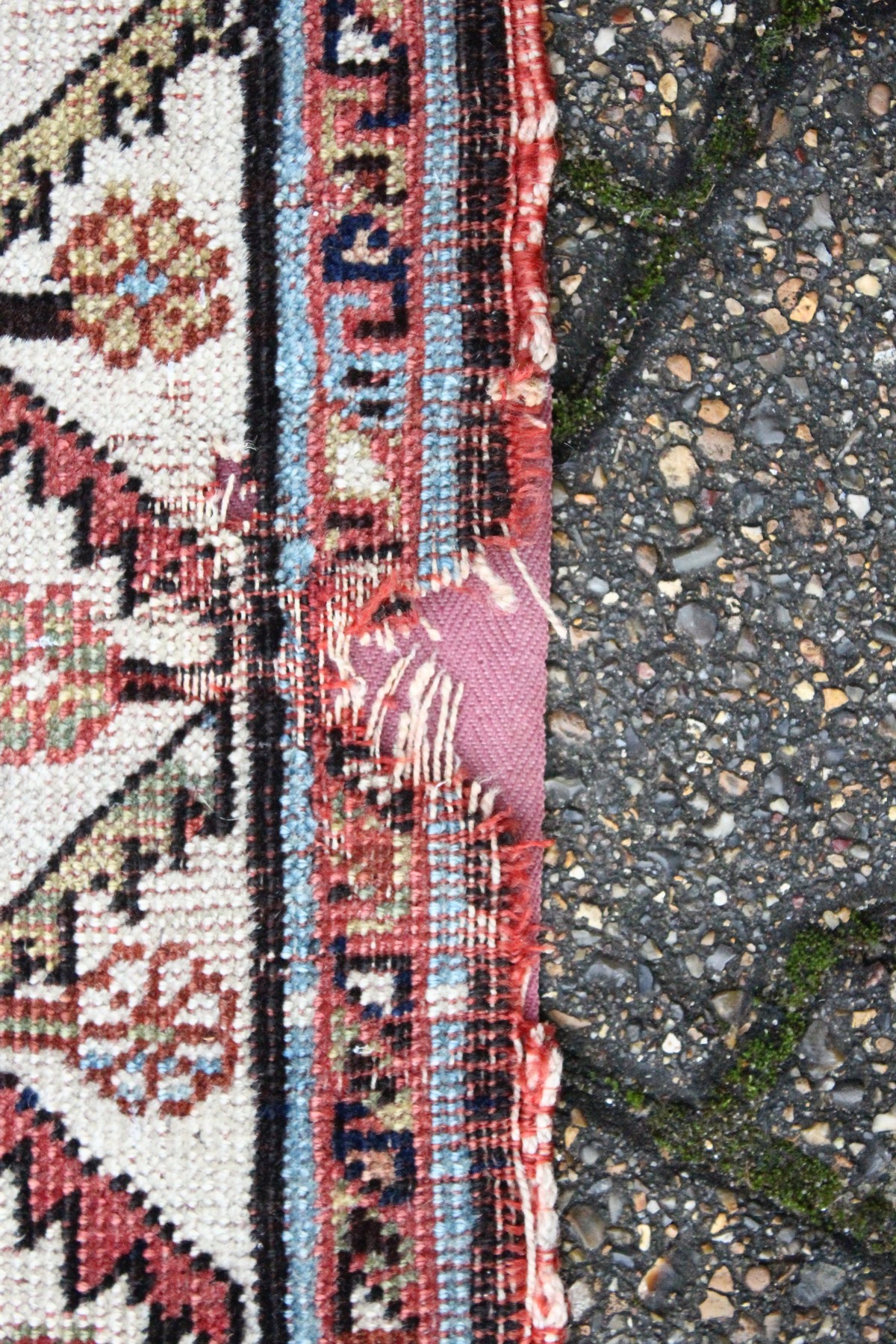 A PERSIAN QASHQAI RUG, early 20th century, dark blue ground with a central diamond shaped panel. 7ft - Image 5 of 6