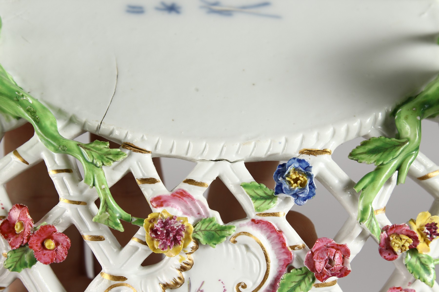 A GOOD MEISSEN OVAL PIERCED TWO-HANDLED BASKET, painted and encrusted with flowers with rustic - Image 10 of 11