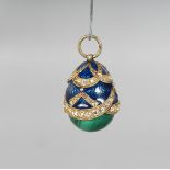 A RUSSIAN MALACHITE AND SILVER EGG PENDANT.