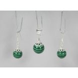 A PAIR OF SILVER AND MALACHITE EARRINGS AND PENDANT.