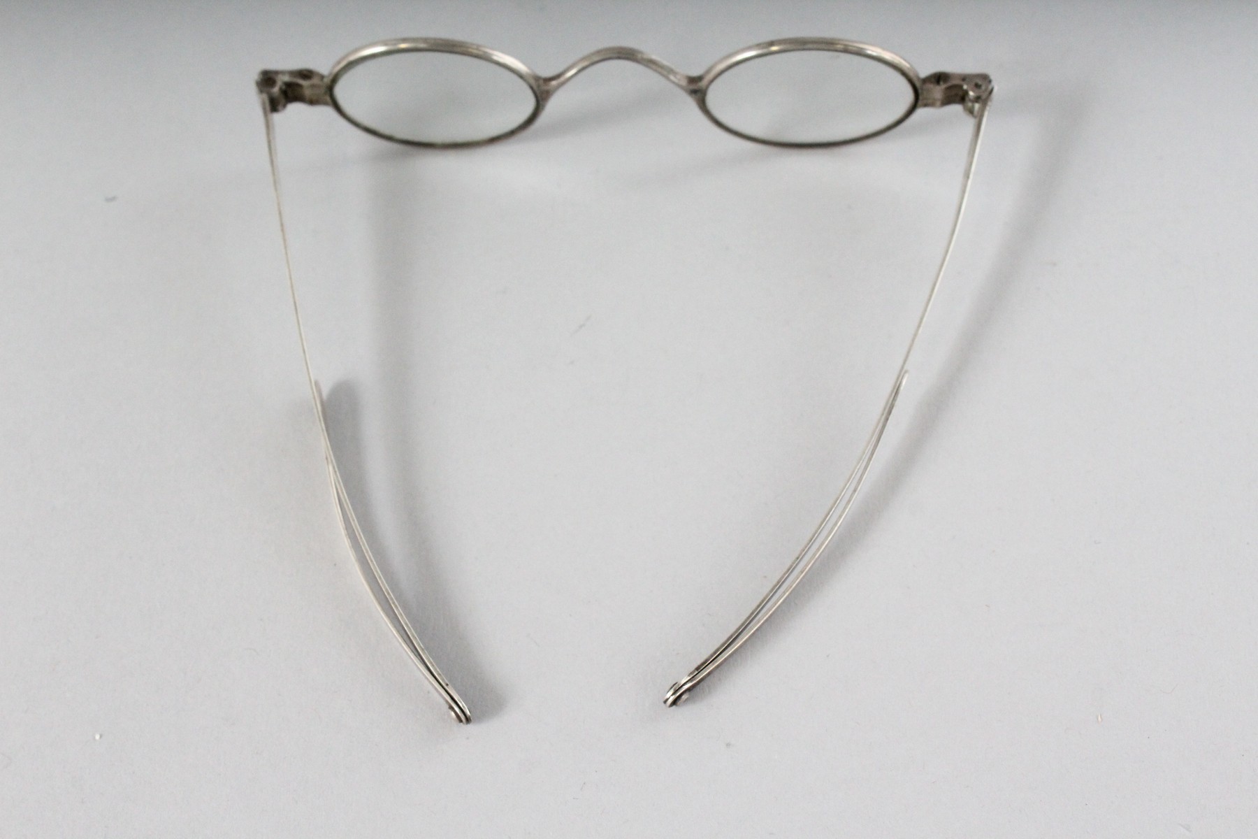 A RARE PAIR OF VICTORIAN SILVER SPECTACLES and A GEORGIAN PAIR (2). - Image 4 of 8