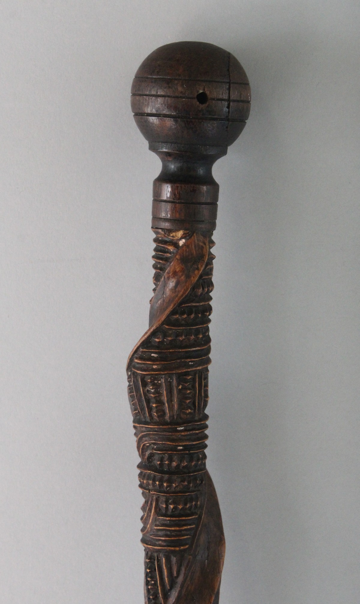 A MAORI ORACLES STAFF (TOKOTOKO). 32ins long.