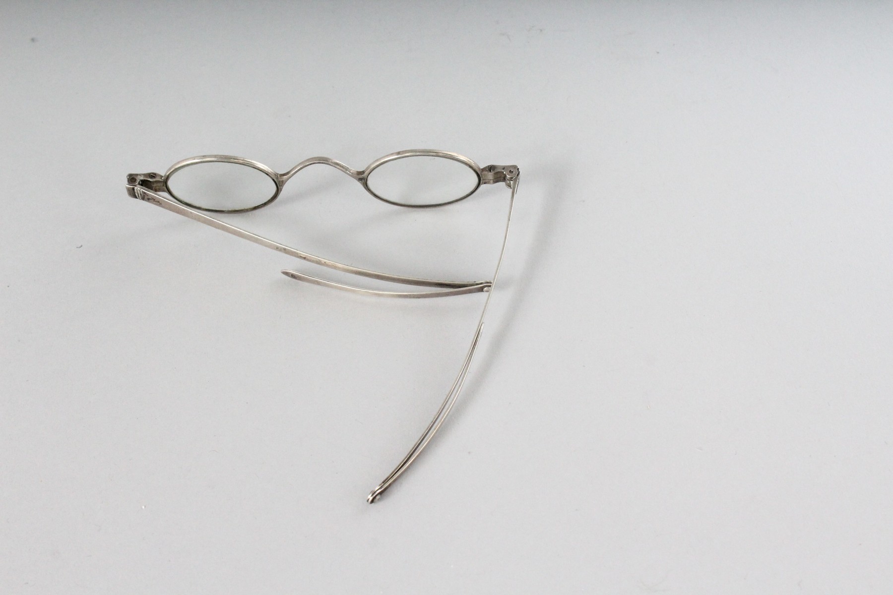 A RARE PAIR OF VICTORIAN SILVER SPECTACLES and A GEORGIAN PAIR (2). - Image 5 of 8