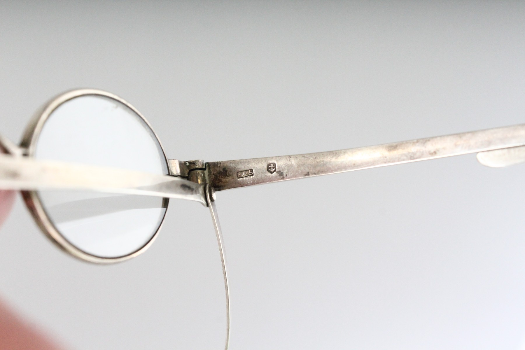 A RARE PAIR OF VICTORIAN SILVER SPECTACLES and A GEORGIAN PAIR (2). - Image 8 of 8