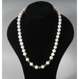 A 14CT GOLD, PEARL AND JADE NECKLACE.