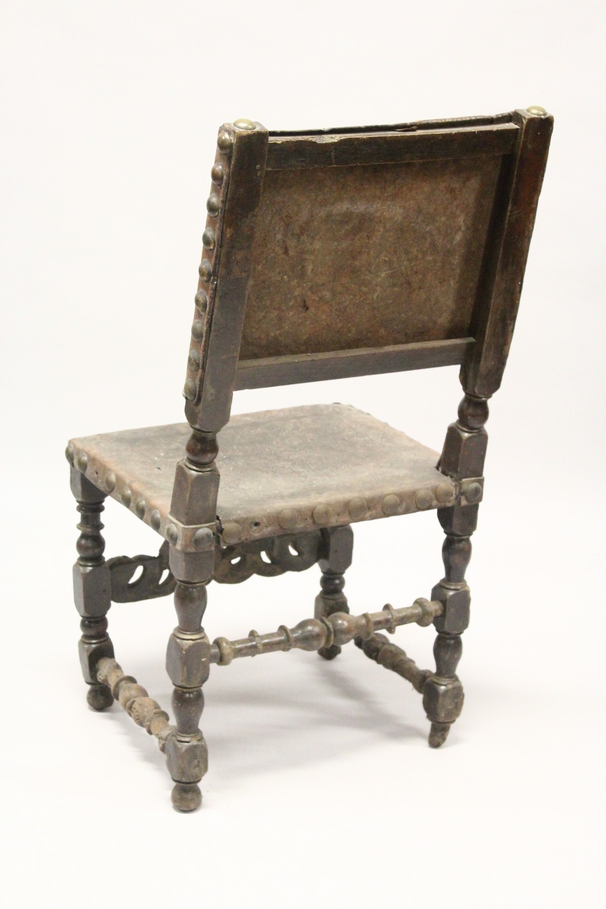 A 17TH CENTURY OAK SIDE CHAIR, with heavy brass studded embossed leather back and seat, turned - Image 7 of 7