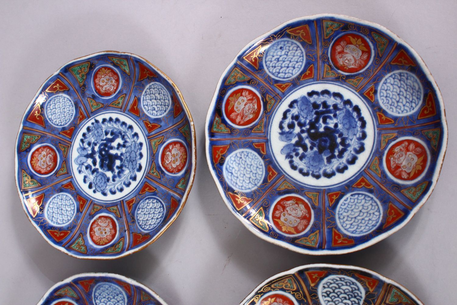 A SET OF SIX JAPANESE MEIJI PERIOD IMARI PORCELAIN PLATES decorated with typical imari palate, - Image 5 of 6