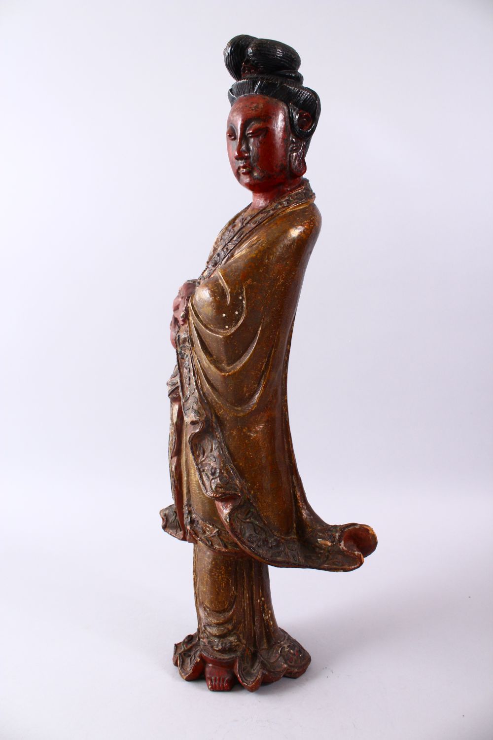 A LARGE 19TH CENTURY CHINESE CARVED AND LACQUERED WOODEN FIGURE OF GUANYIN, with carved wave - Image 5 of 6