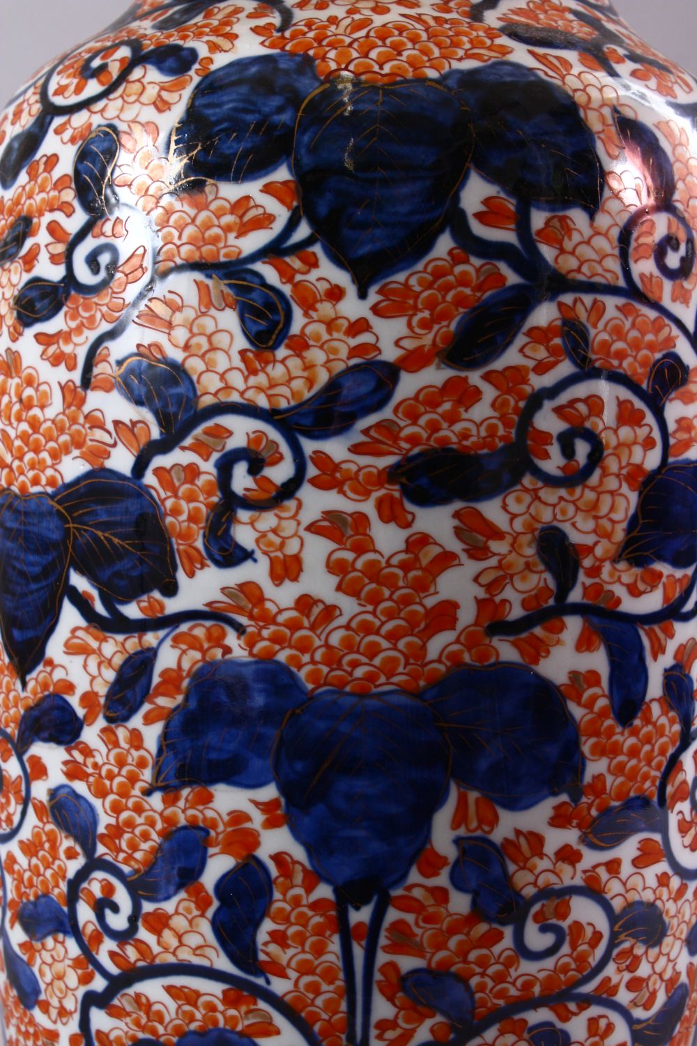 A JAPANESE MEIJI PERIOD IMARI PORCELAIN VASE, decorated with scrolling native flora in typical imari - Image 3 of 6