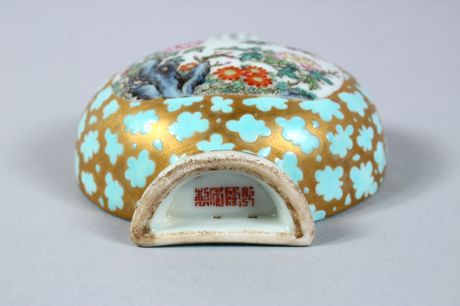 A GOOD CHINESE QIANLONG STYLE PORCELAIN WALL HANGING VASE, the body with turquoise splash with - Image 5 of 6