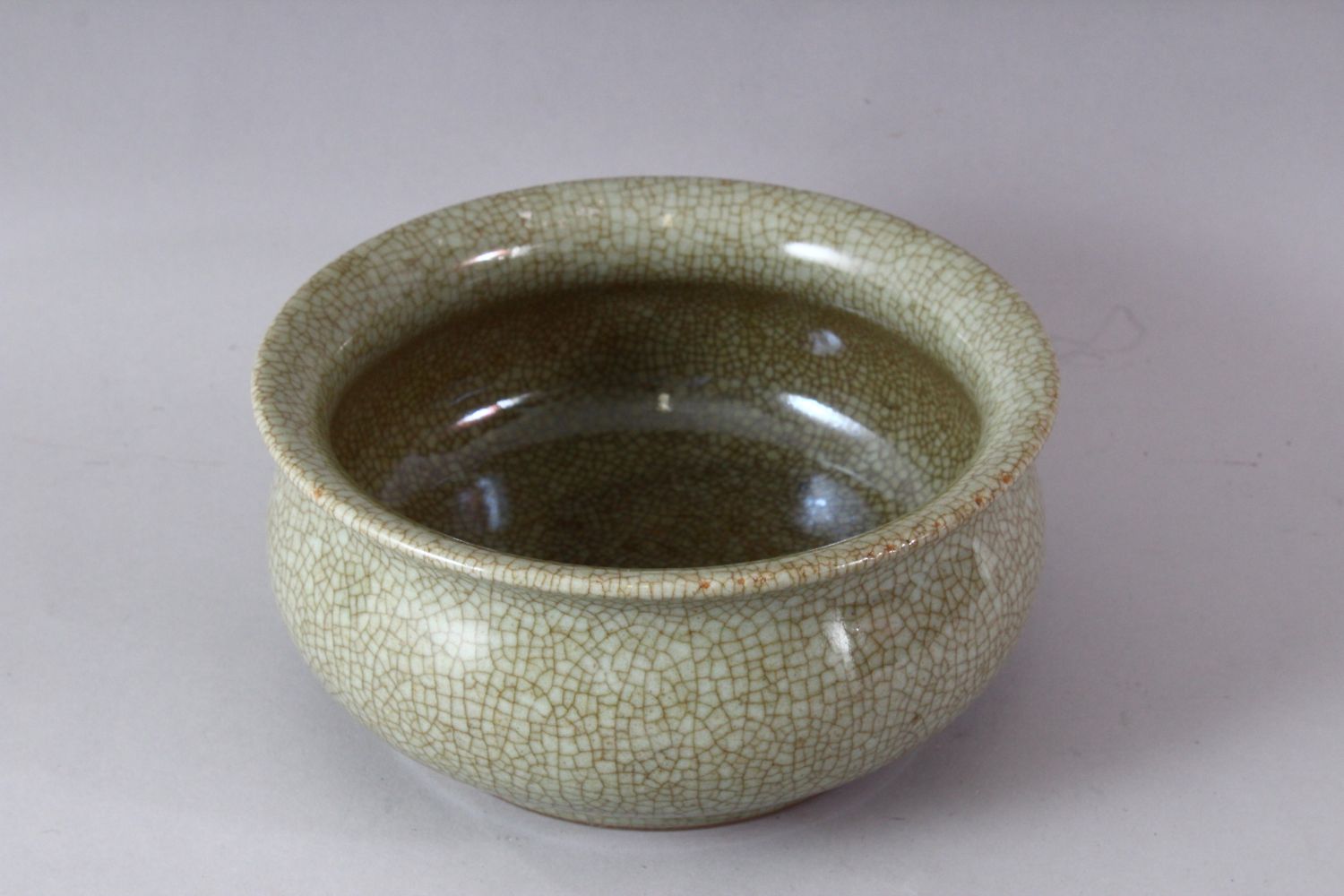 A SONG STYLE 'GE WARE' CIRCULAR POTTERY INCENSE BURNER, with crackle glaze finish, 22cm diameter. - Image 3 of 6