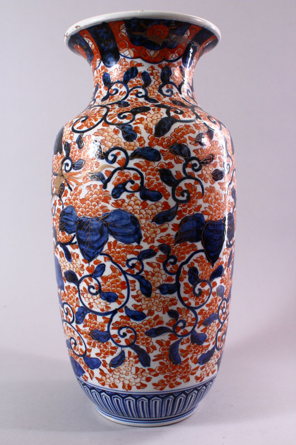 A JAPANESE MEIJI PERIOD IMARI PORCELAIN VASE, decorated with scrolling native flora in typical imari - Image 4 of 6