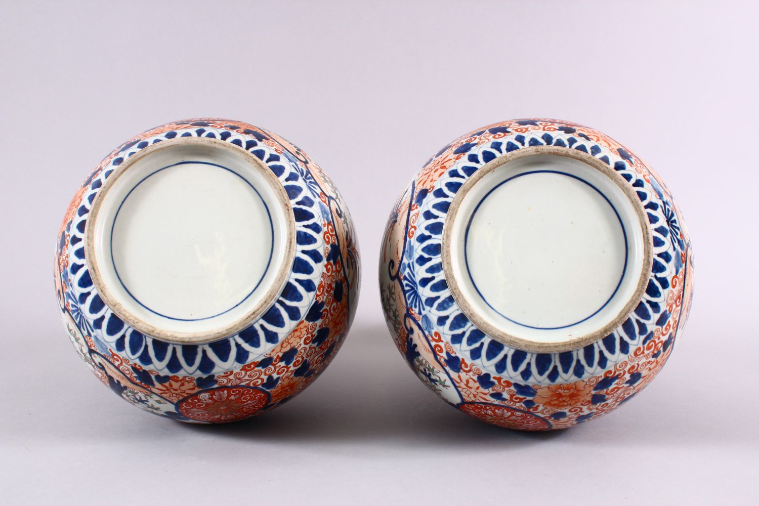 A PAIR OF JAPANESE MEIJI PERIOD IMARI PORCELAIN BOTTLE VASES, decorated with panels of the three - Image 6 of 6