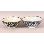 A PAIR OF CHINESE WANLI PERIOD BLUE & WHITE SHIPWRECK PORCELAIN BOWLS.