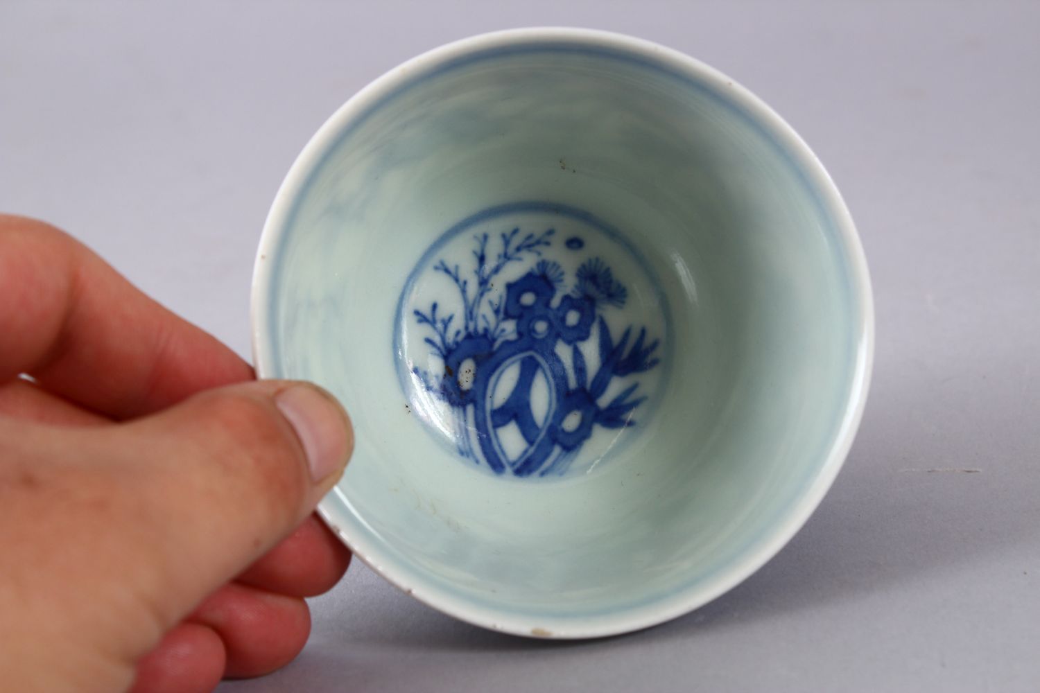 A GOOD CHINIESE BLUE & WHITE MING STYLE PORCELAIN BOWL, decorated with pine trees and bamboo, the - Image 5 of 6