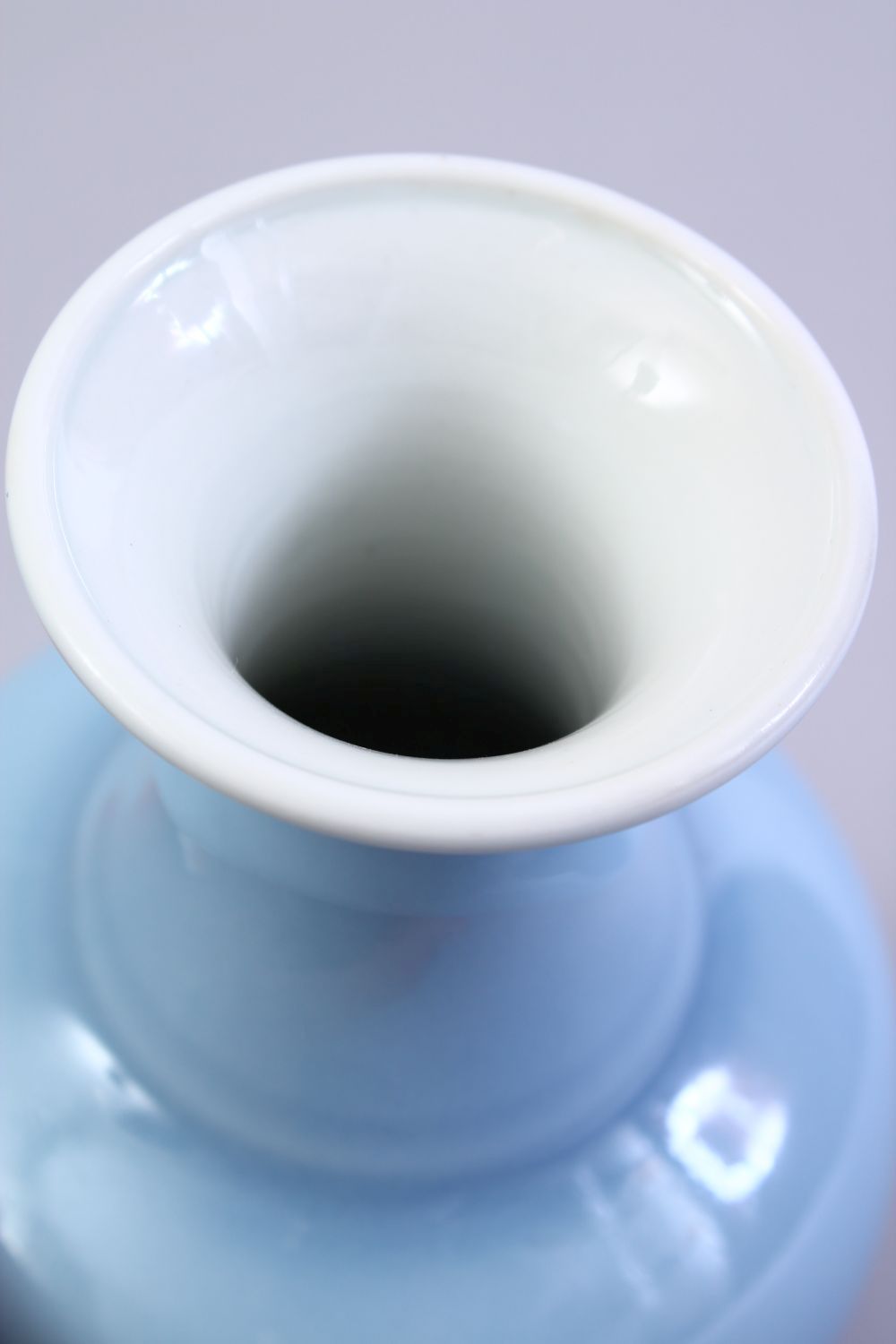 A GOOD DAOGUANG STYLE CHINESE SKY BLUE GLAZED PORCELAIN VASE, with a ribbed lower section and - Image 4 of 6
