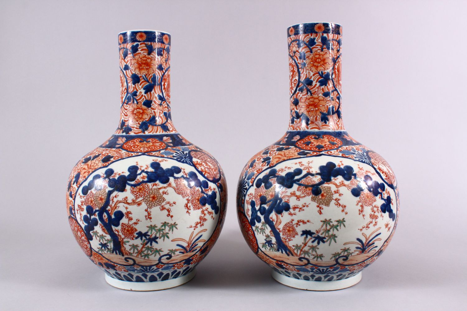 A PAIR OF JAPANESE MEIJI PERIOD IMARI PORCELAIN BOTTLE VASES, decorated with panels of the three - Image 3 of 6