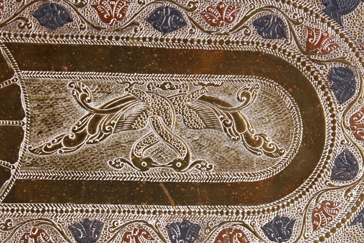 A FINE QUALITY 19TH CENTURY SRI LANKAN SILVER INLAID TRAY, inlaid with scenes of birds, with - Image 4 of 6