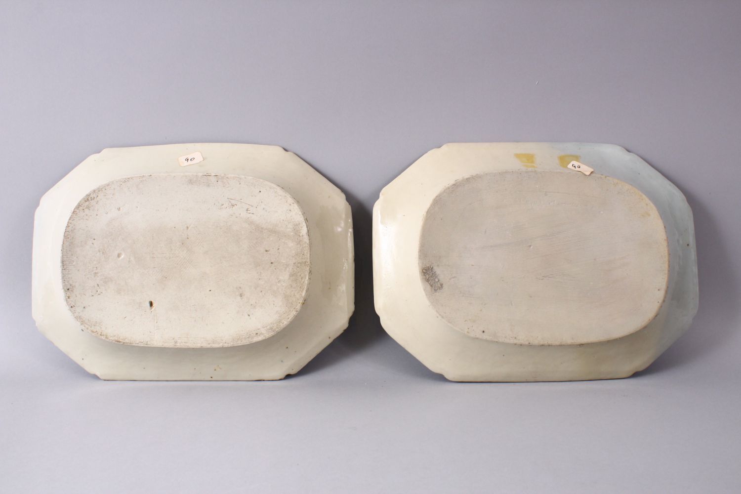 A PAIR OF CHINESE 19TH CENTURY WILLOW PATTERN SERVING DISHES, 33cm wide. - Image 6 of 6