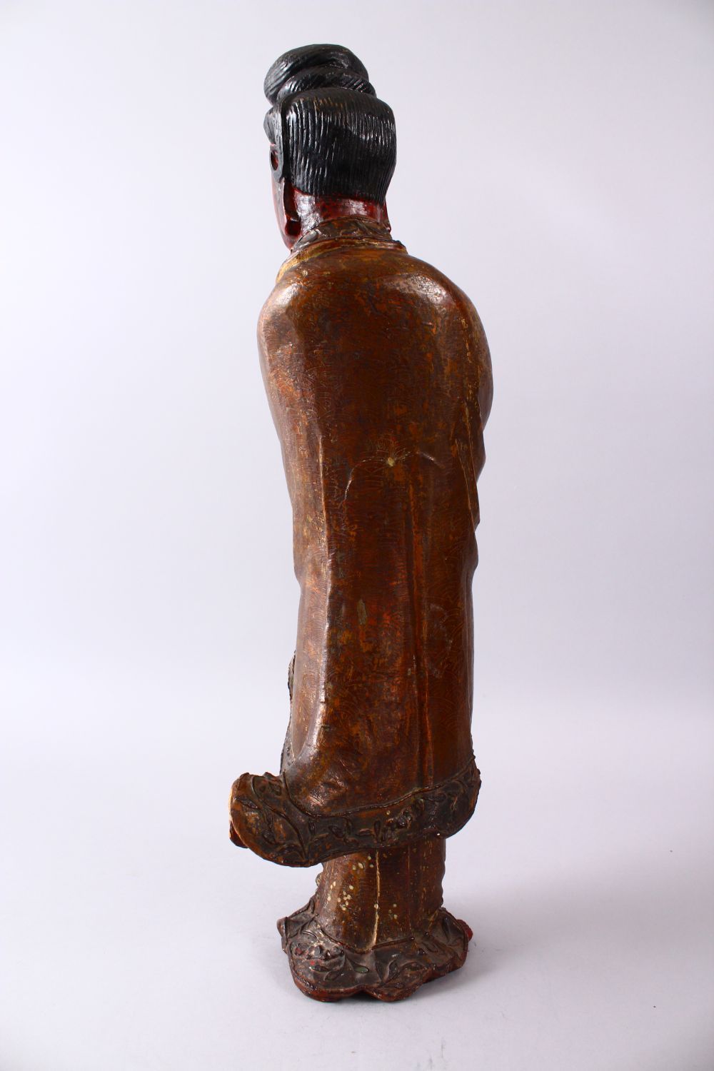 A LARGE 19TH CENTURY CHINESE CARVED AND LACQUERED WOODEN FIGURE OF GUANYIN, with carved wave - Image 4 of 6