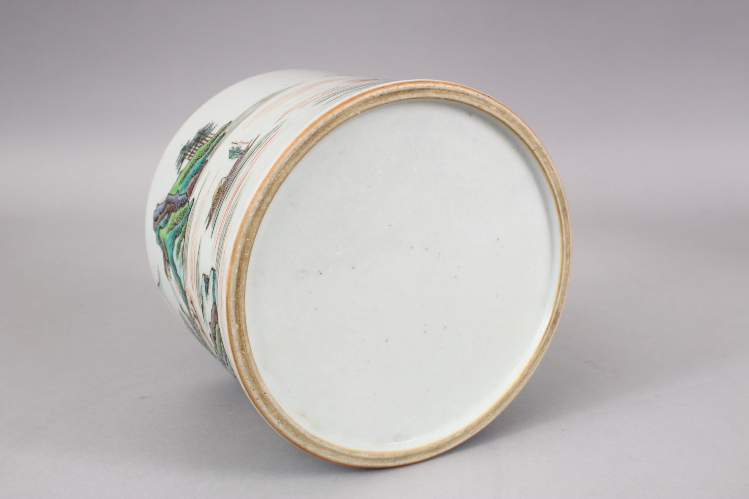 A GOOD LARGE CHINESE FAMILLE ROSE PORCELAIN BRUSH WASH, decorated with native landscape views, - Image 5 of 5