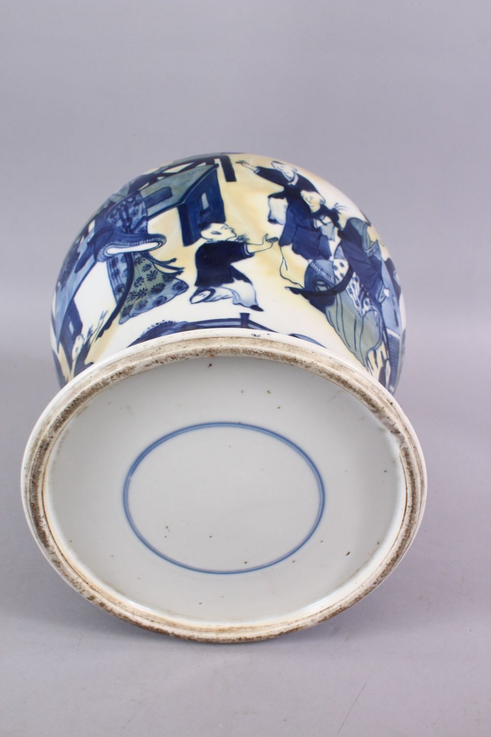 AN 18TH / 19TH CENTURY CHINESE BLUE & WHITE PORCELAIN JAR, with panel decoration of ladies and - Image 6 of 6