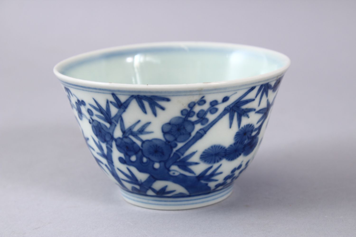 A GOOD CHINIESE BLUE & WHITE MING STYLE PORCELAIN BOWL, decorated with pine trees and bamboo, the - Image 4 of 6