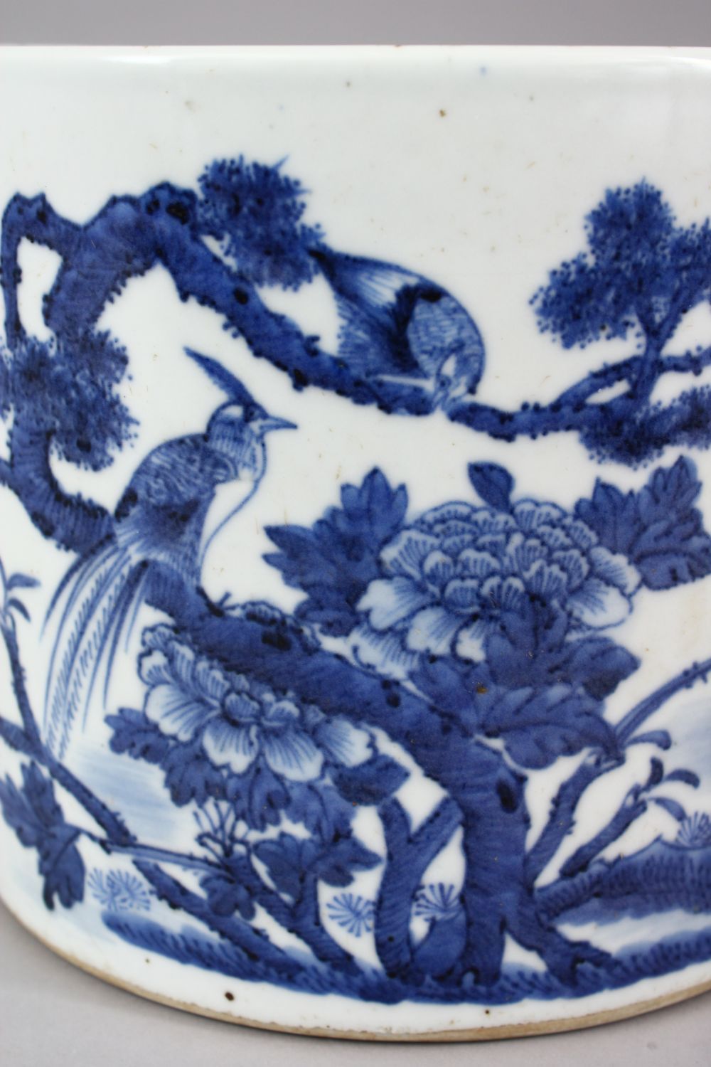 A GOOD CHINESE BLUE & WHITE PORCELAIN BRUSH WASH, decorated with scenes of birds amongst native - Image 2 of 6