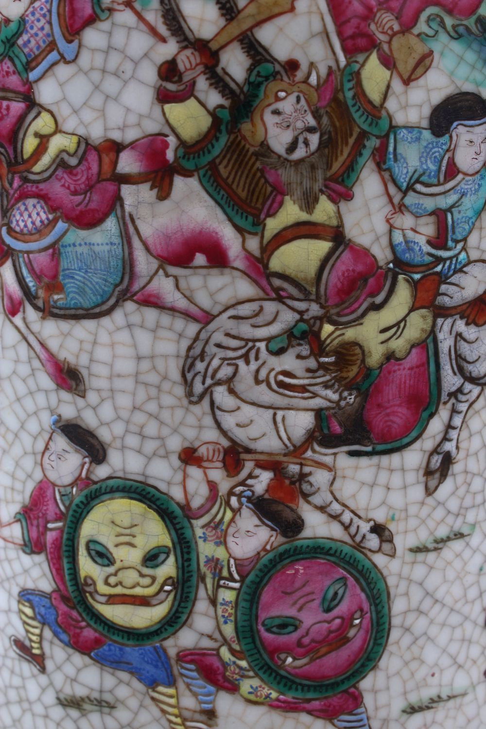 A 19TH CENTURY CHINESE FAMILLE ROSE CRACKLE GLAZED PORCELAIN VASE, painted with a battle scene, - Image 5 of 6