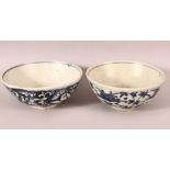 A PAIR OF CHINESE WANLI PERIOD BLUE & WHITE SHIPWRECK PORCELAIN BOWLS.