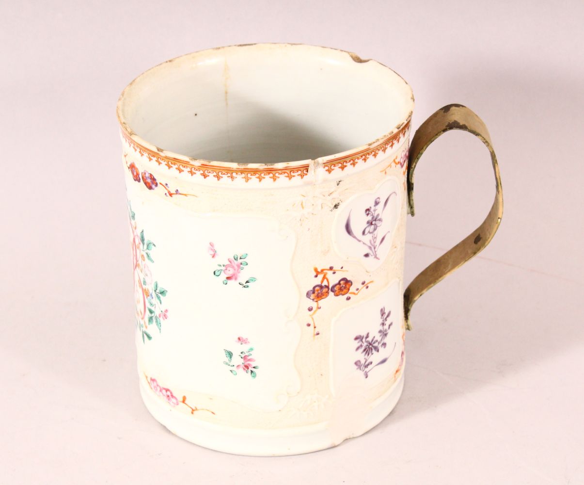 A 19TH CENTURY CHINESE FAMILLE ROSE EXPORT TANKARD, painted with monogram and floral sprays (AF),