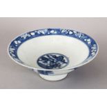 A GOOD 18TH / 19TH CENTURY CHINESE BLUE & WHITE PORCELAIN STEM BOWL, decorated with a roundel of