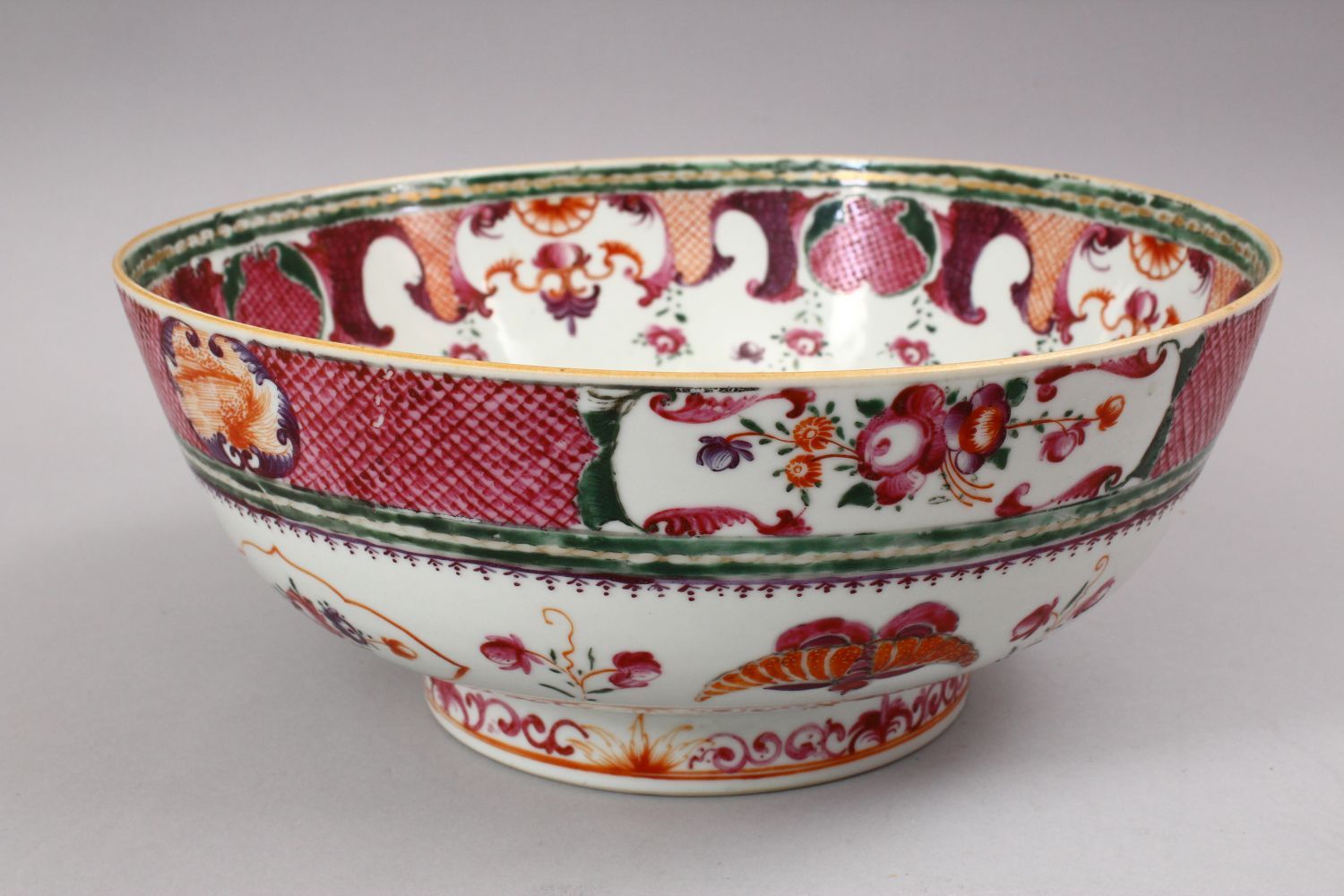 A GOOD 18TH CENTURY CHINESE QIANLONG MANDARIN PORCELAIN BOWL, decorated with scenes of flora and - Image 4 of 6