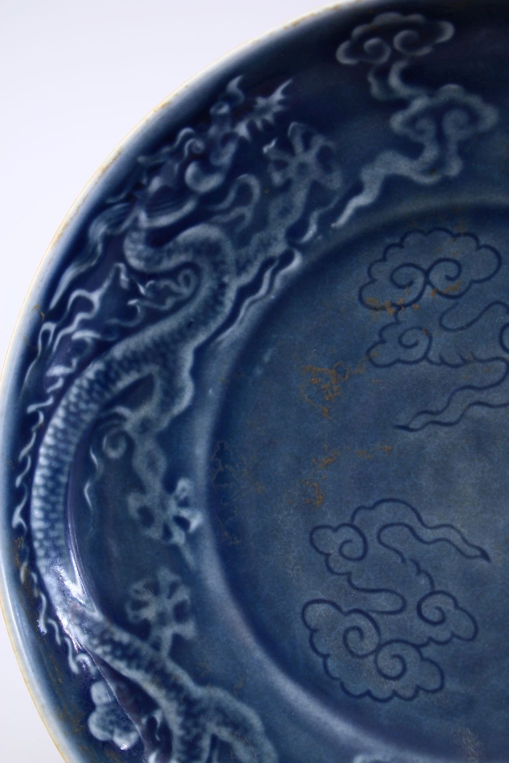 A GOOD EARLY MING OR LATER DRAGON PORCELAIN DISH, The interior of the dish decorated with scenes - Image 2 of 4