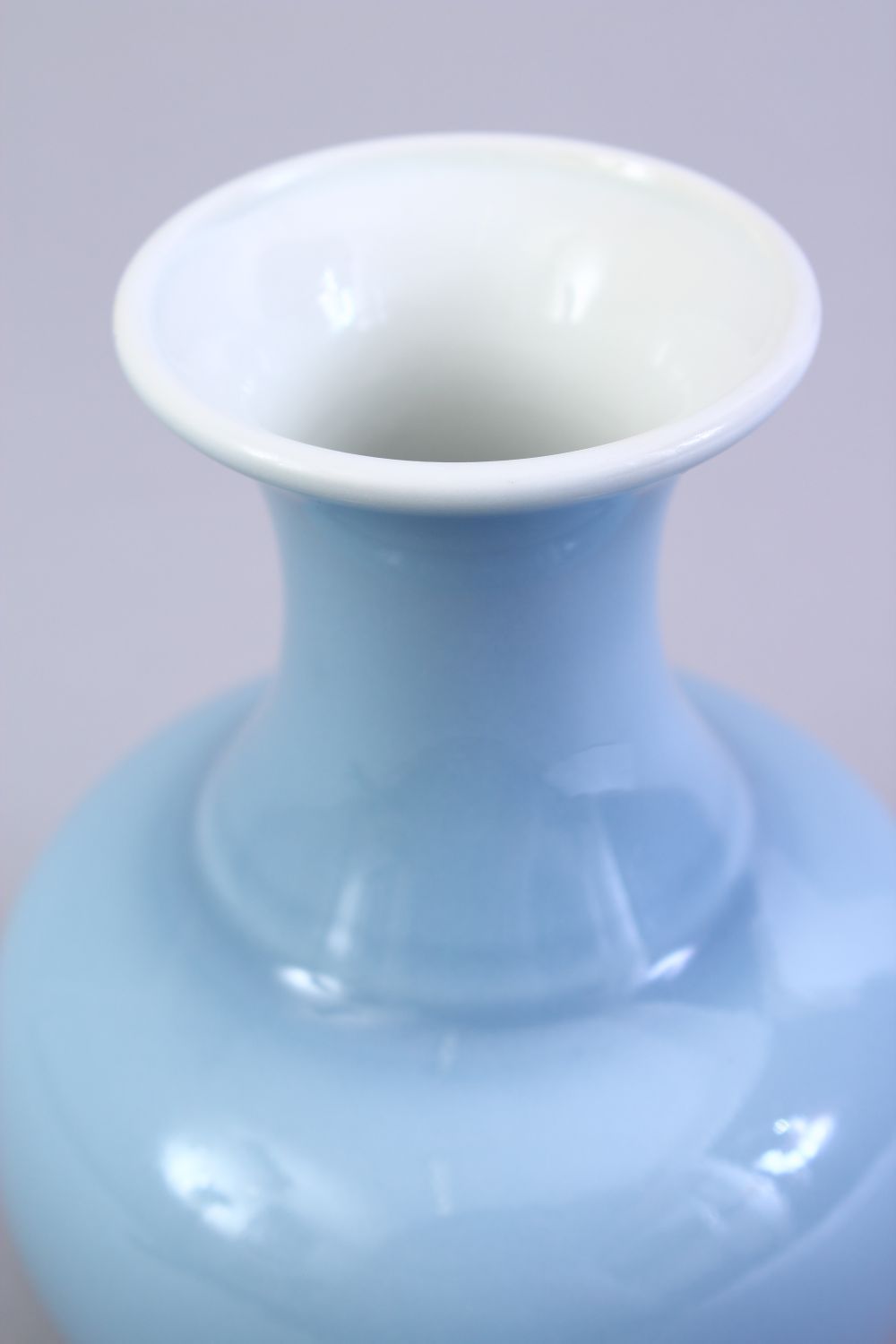 A GOOD DAOGUANG STYLE CHINESE SKY BLUE GLAZED PORCELAIN VASE, with a ribbed lower section and - Image 3 of 6