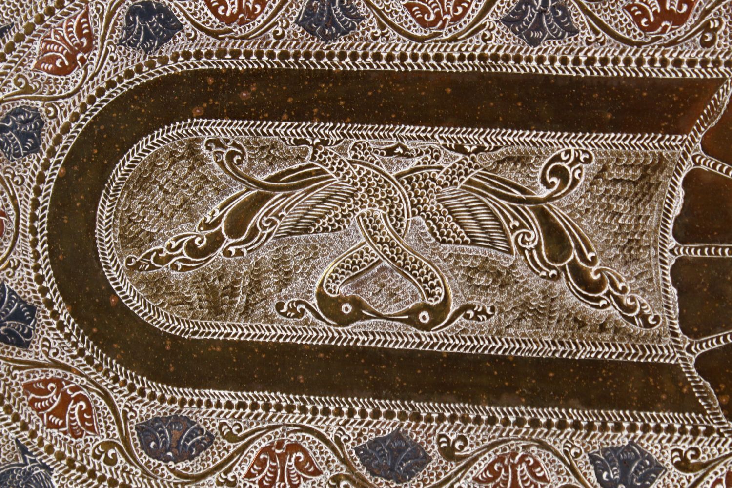 A FINE QUALITY 19TH CENTURY SRI LANKAN SILVER INLAID TRAY, inlaid with scenes of birds, with - Image 3 of 6
