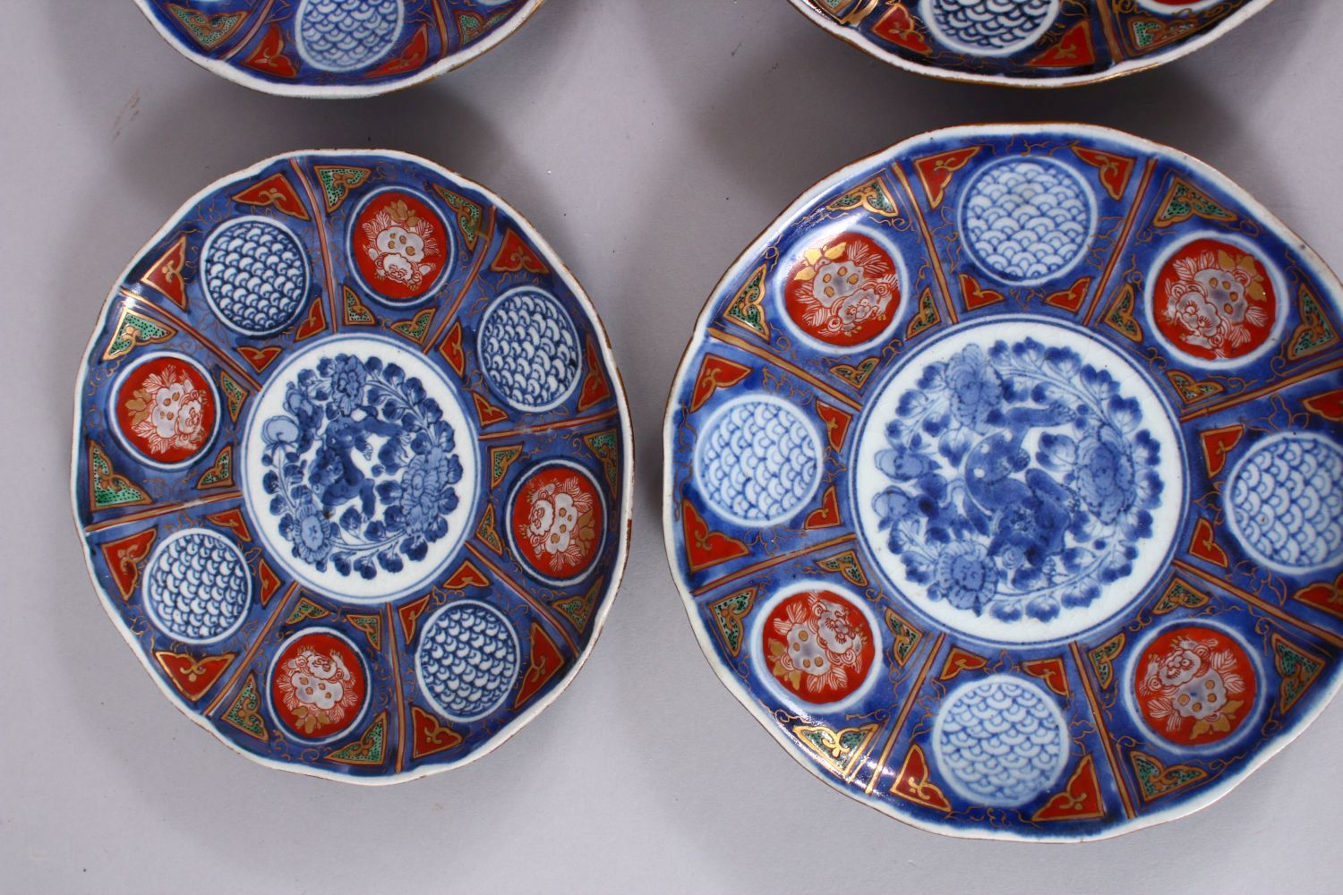 A SET OF SIX JAPANESE MEIJI PERIOD IMARI PORCELAIN PLATES decorated with typical imari palate, - Image 4 of 6