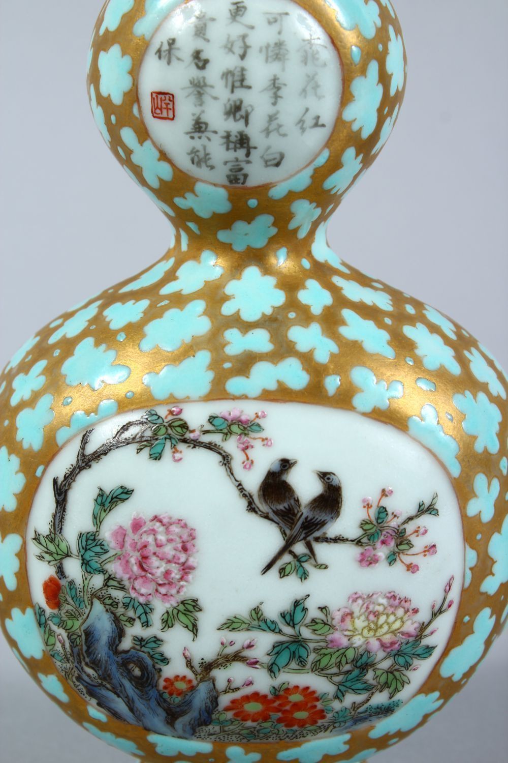 A GOOD CHINESE QIANLONG STYLE PORCELAIN WALL HANGING VASE, the body with turquoise splash with - Image 2 of 6