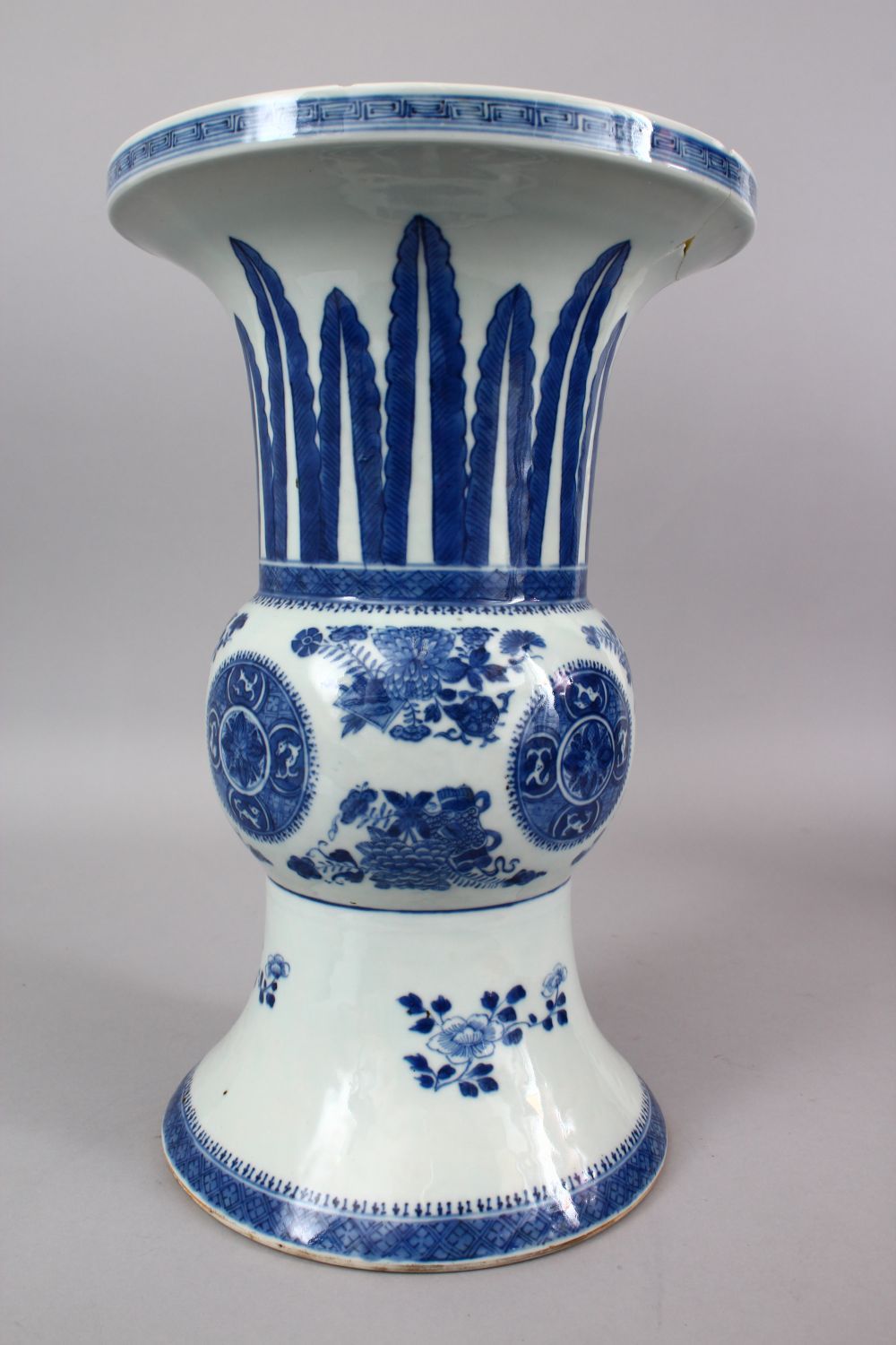 A LARGE CHINESE BLUE & WHITE QIANLONG STYLE PORCELAIN YEN YEN VASE, decorated with borders of lappet - Image 2 of 6